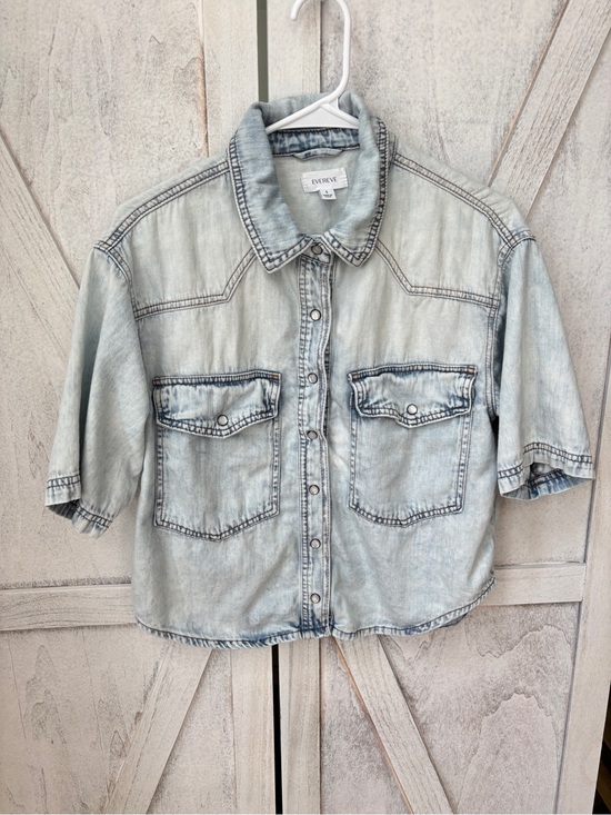Evereve Tops - Evereve Light Wash Denim Top Women’s Size Small Linen Blend Western Cowgirl